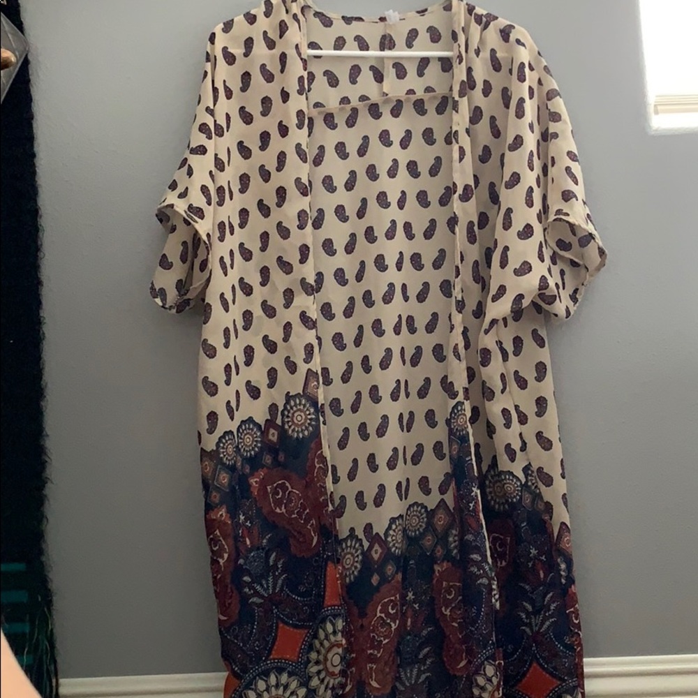 Live4Truth Floral Cover Up